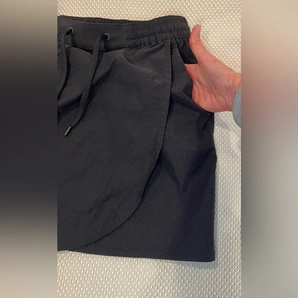 ✨Eddie Bauer Tulip Hem Skort XS black - Picture 5 of 10